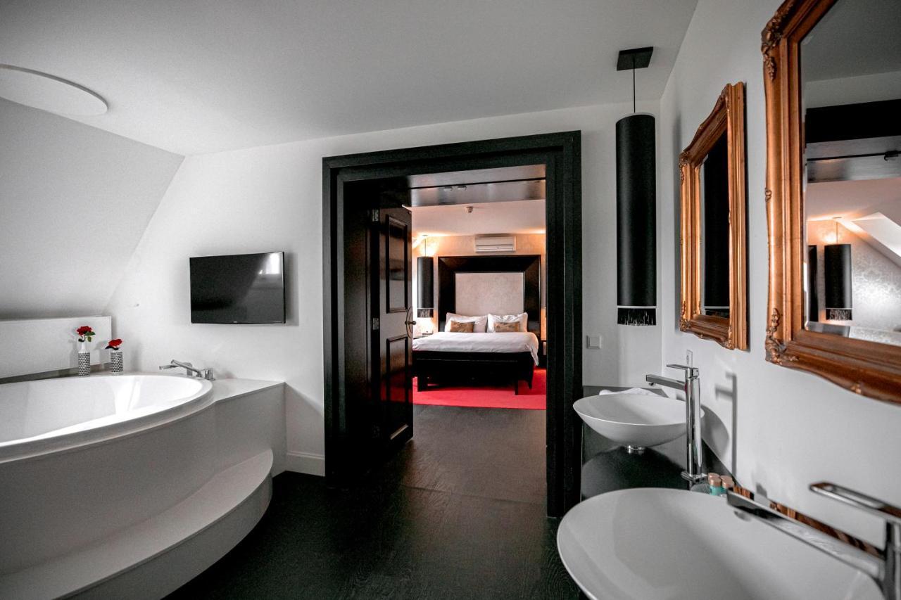 Le Theatre Hotel