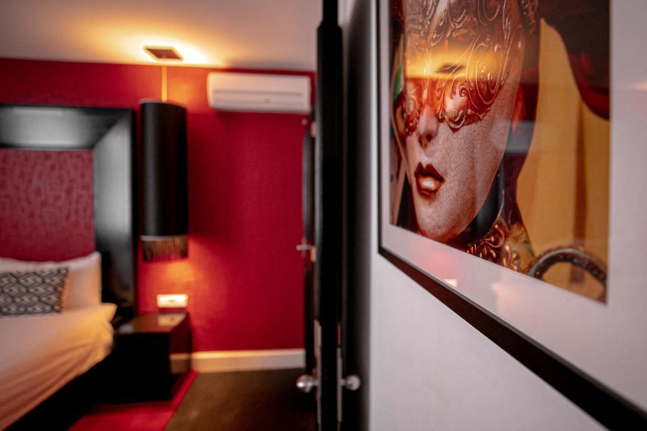 Le Theatre 4*